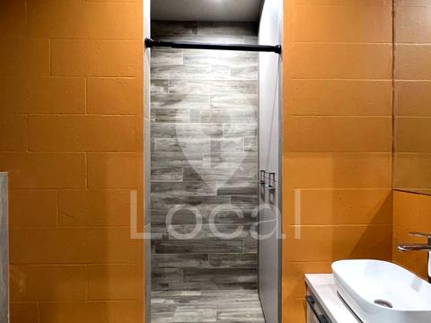 комерційна за адресою Дніпровська набережна вул., 14