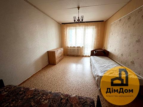 квартира за адресою Володимира Момота вул., 42