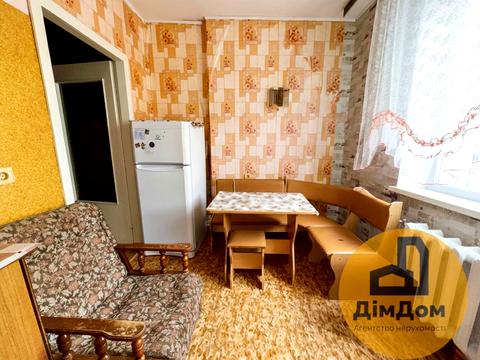 квартира за адресою Володимира Момота вул., 42