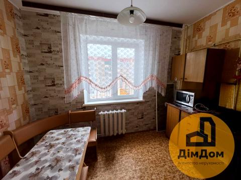 квартира за адресою Володимира Момота вул., 42