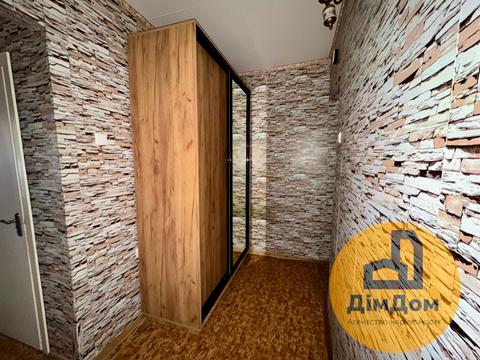 квартира за адресою Володимира Момота вул., 42