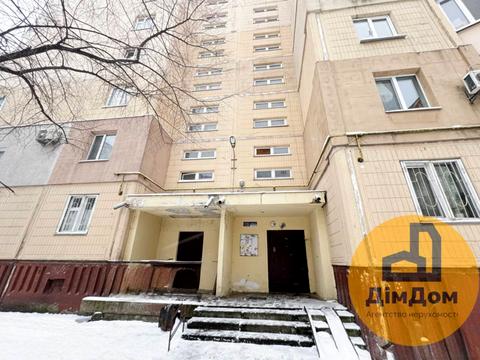 квартира за адресою Володимира Момота вул., 42