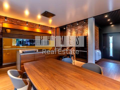 будинок за адресою Набережна вул.