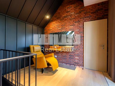 будинок за адресою Набережна вул.