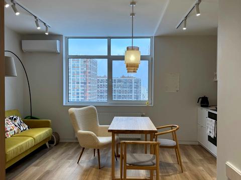 квартира за адресою Олександра Олеся вул., 4-Б