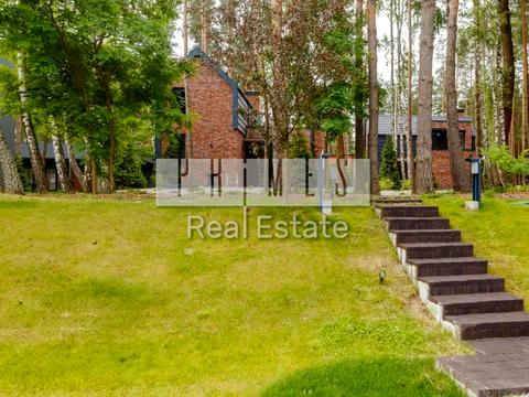 будинок за адресою Набережна вул.