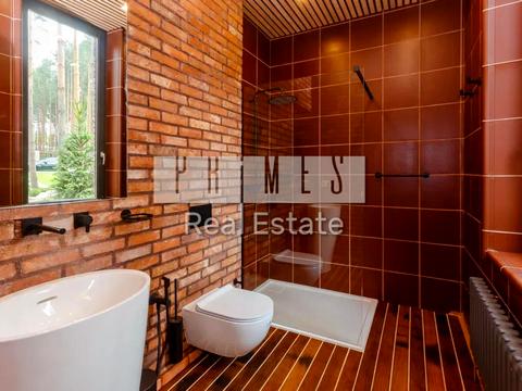 будинок за адресою Набережна вул.