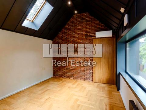 будинок за адресою Набережна вул.