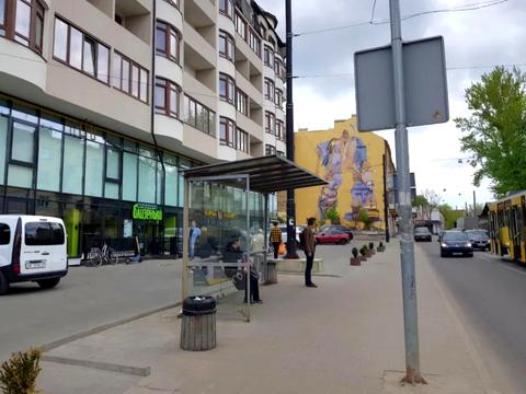 комерційна за адресою Богдана Хмельницького вул., 82