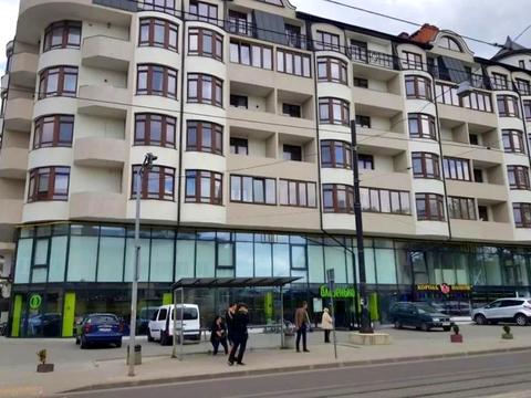 комерційна за адресою Богдана Хмельницького вул., 82