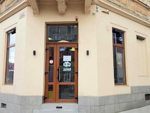 комерційна за адресою Богдана Хмельницького вул., 82