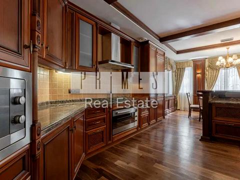 будинок за адресою Набережна вул.