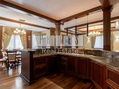 будинок за адресою Набережна вул.