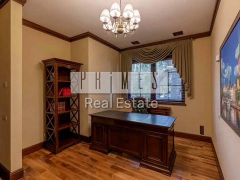 будинок за адресою Набережна вул.