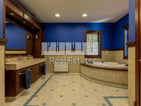 будинок за адресою Набережна вул.