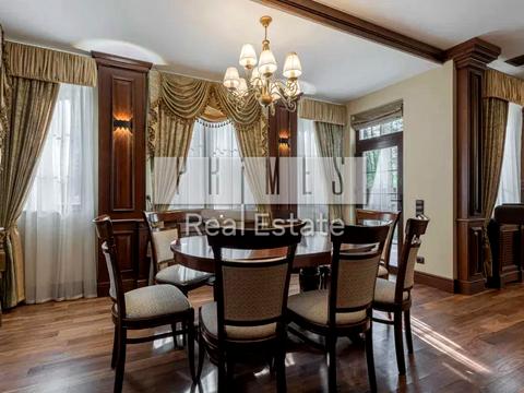 будинок за адресою Набережна вул.