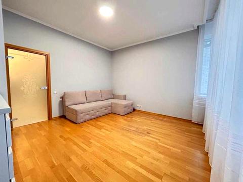 квартира за адресою Дніпровська набережна вул., 14