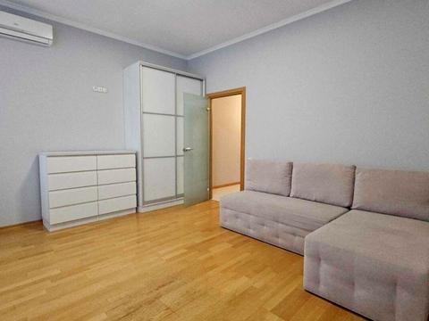 квартира за адресою Дніпровська набережна вул., 14