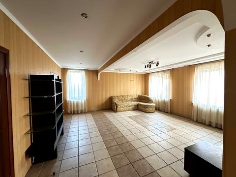 будинок за адресою смт. Макарів, довбуша