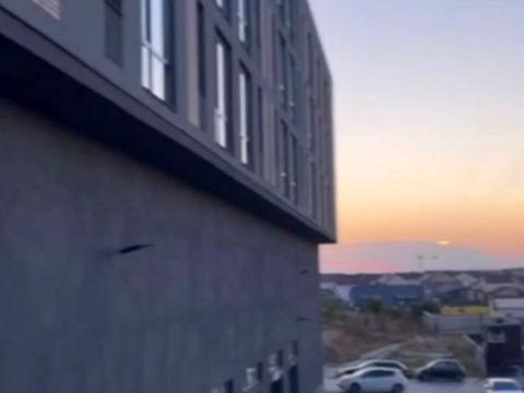 комерційна за адресою Полковника Гуляєва просп. (Маршала Жукова), 111