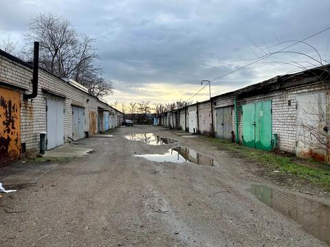 паркомісце за адресою Леоніда Каденюка вул. (Космонавта Волкова), 2-в