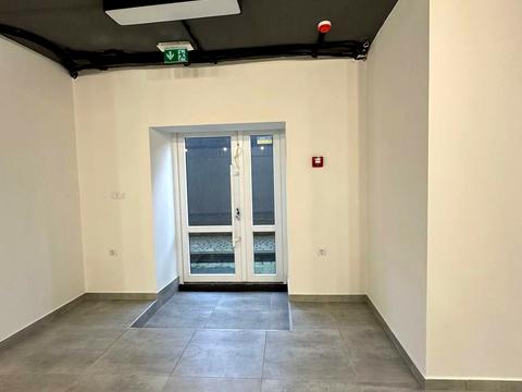 комерційна за адресою Андрія Мельника вул., 10