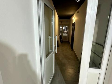 комерційна за адресою Андрія Мельника вул., 10