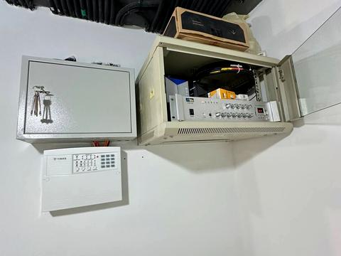 комерційна за адресою Андрія Мельника вул., 10