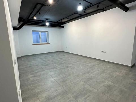 комерційна за адресою Андрія Мельника вул., 10