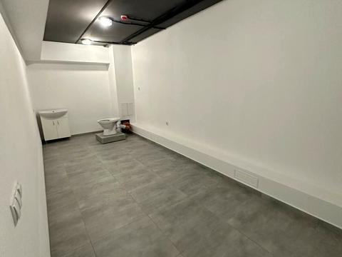 комерційна за адресою Андрія Мельника вул., 10