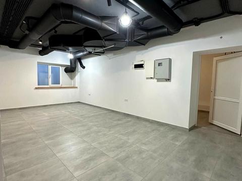 комерційна за адресою Андрія Мельника вул., 10