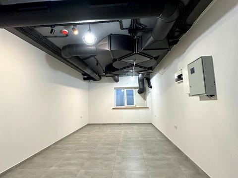 комерційна за адресою Андрія Мельника вул., 10