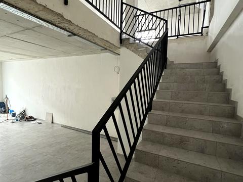 комерційна за адресою Володимира Івасюка вул., 19