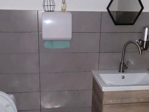 комерційна за адресою Драгоманова вул., 44-А