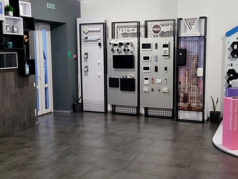 комерційна за адресою Драгоманова вул., 44-А