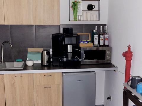 комерційна за адресою Драгоманова вул., 44-А