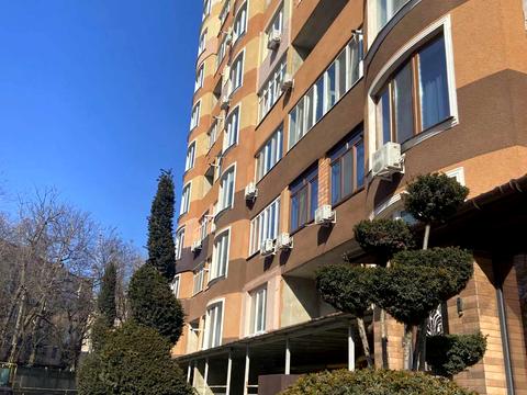 квартира за адресою Зоопаркова вул., 8в