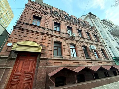 комерційна за адресою Воскресенська вул. (Леніна), 17