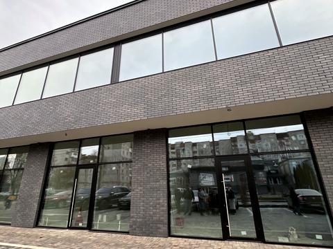 комерційна за адресою Володимира Івасюка вул., 19