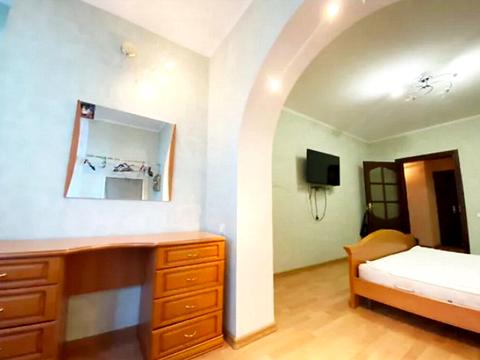 квартира за адресою Академіка Грушевського вул., 38