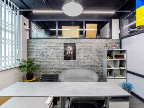 комерційна за адресою Глибочицька вул., 32-В