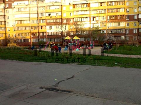 комерційна за адресою Червоної Калини просп. (Володимира Маяковського), 4