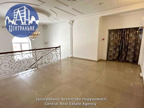 комерційна за адресою Руська вул., 242