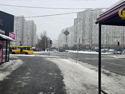 комерційна за адресою пр-т Григоренка Петра, 1