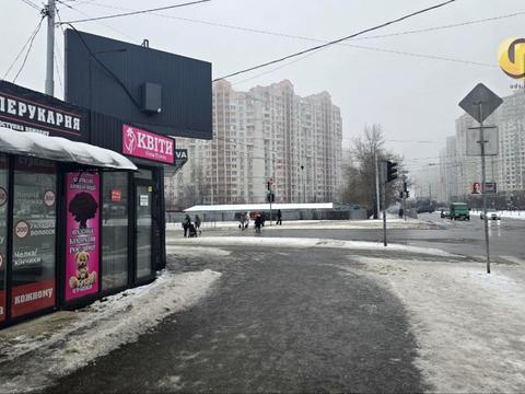 комерційна за адресою пр-т Григоренка Петра, 1