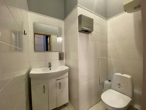 комерційна за адресою Незалежності вул., 11/1