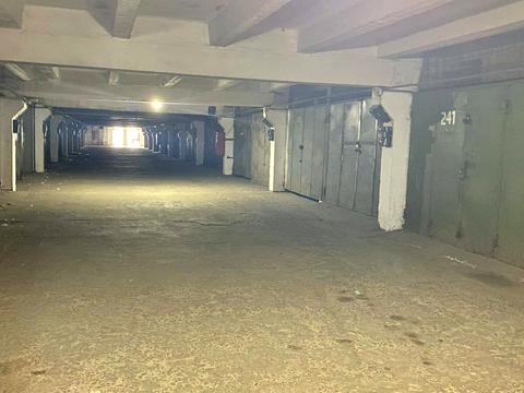 паркомісце за адресою Березняківська вул., 25