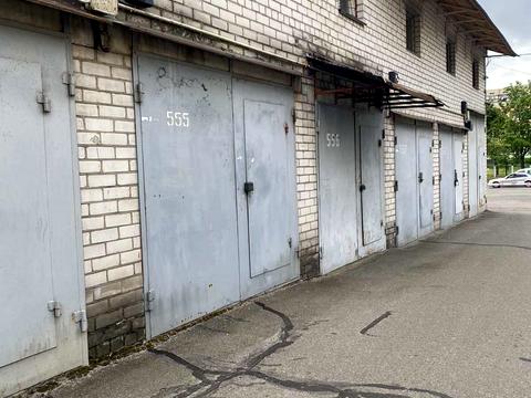 паркомісце за адресою Березняківська вул., 25