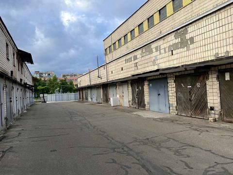 паркомісце за адресою Березняківська вул., 25