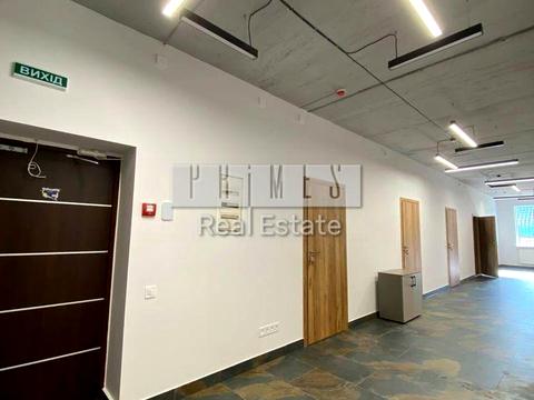 комерційна за адресою Київ, Межигірська вул., 87а